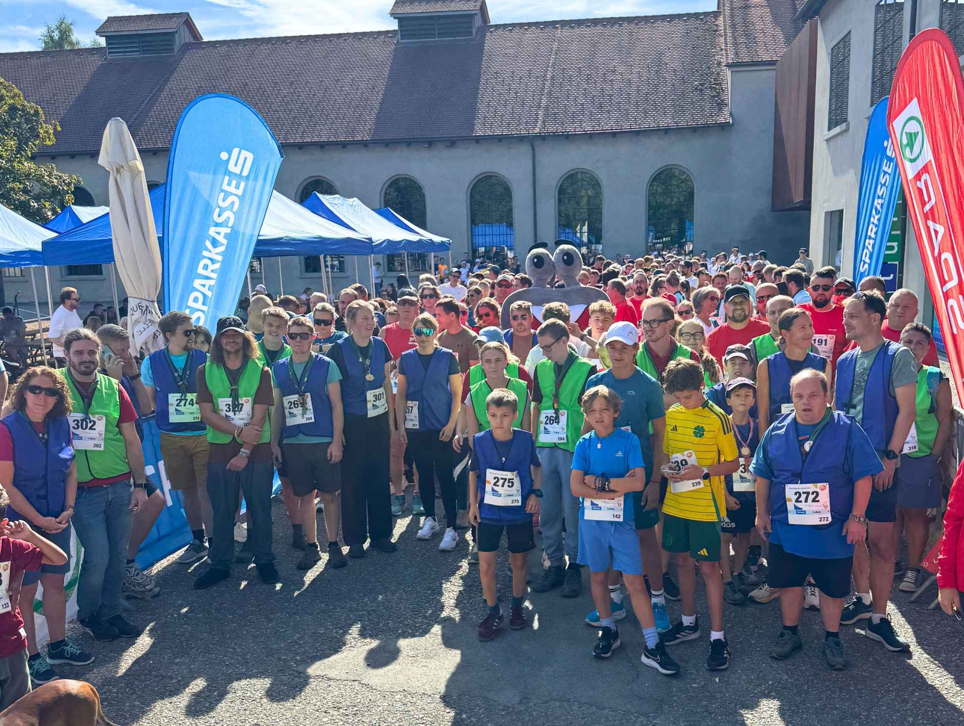 3.052 Runden für Inklusion: Stundenlauf bringt 30.300 Euro