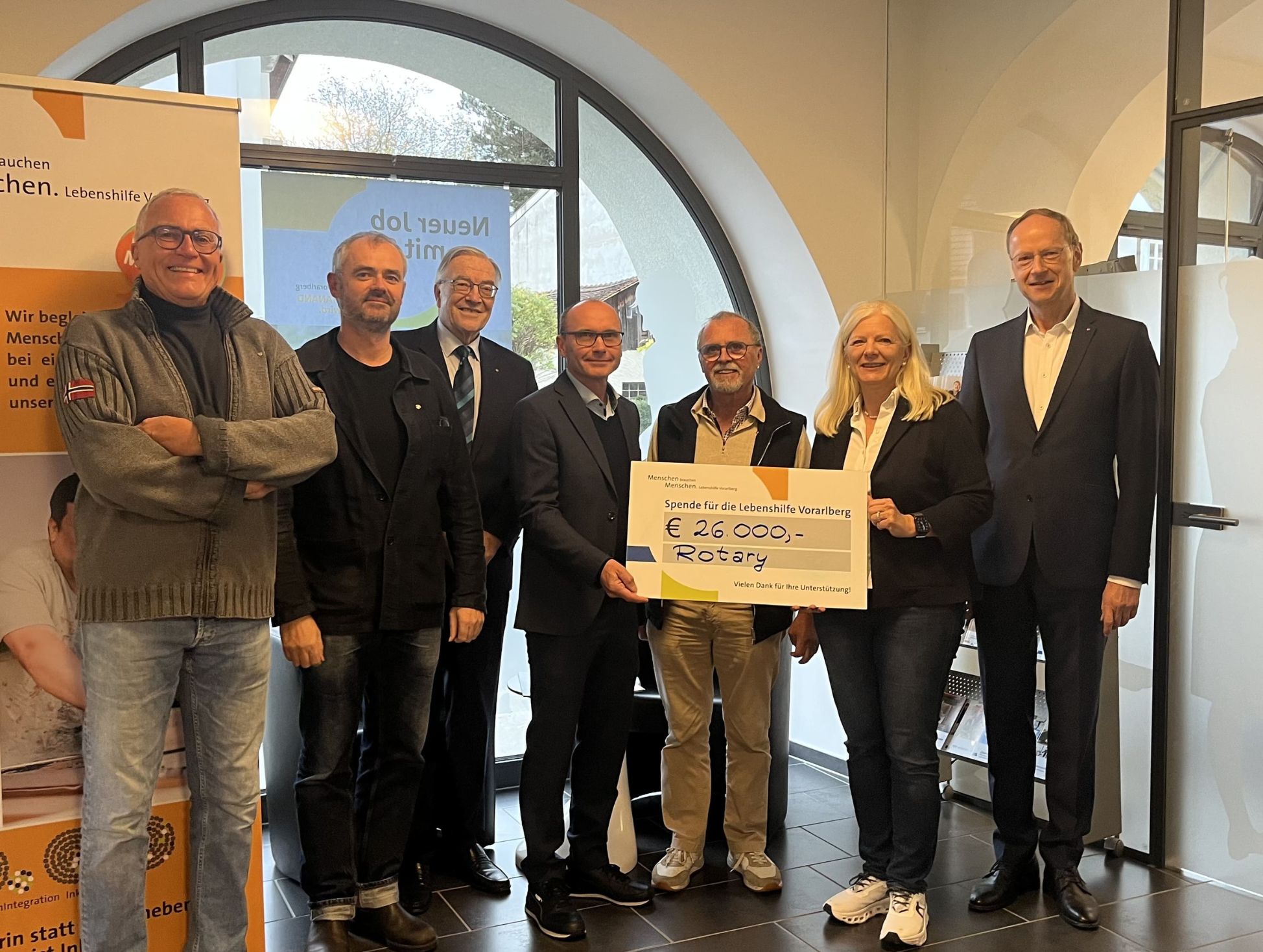 Rotary Clubs spenden 26.000 Euro für neuen Bus