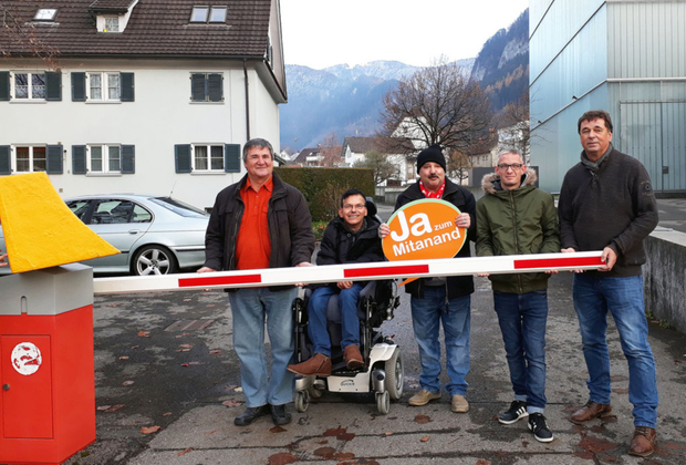 Die 4 Selbstvertreter der Lebenshilfe Vorarlberg mit ihrem Unterstützer. 