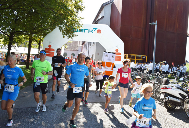 Bild: Start des 24. Stundenlaufs in Dornbirn.