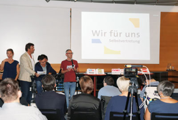 Bild: Selbstvertreter Robert Wilhelm (M.) und Klaus Brunner moderierten die Veranstaltung. 